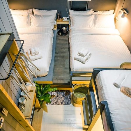 Zeds Hostel Bangkok Esterno foto