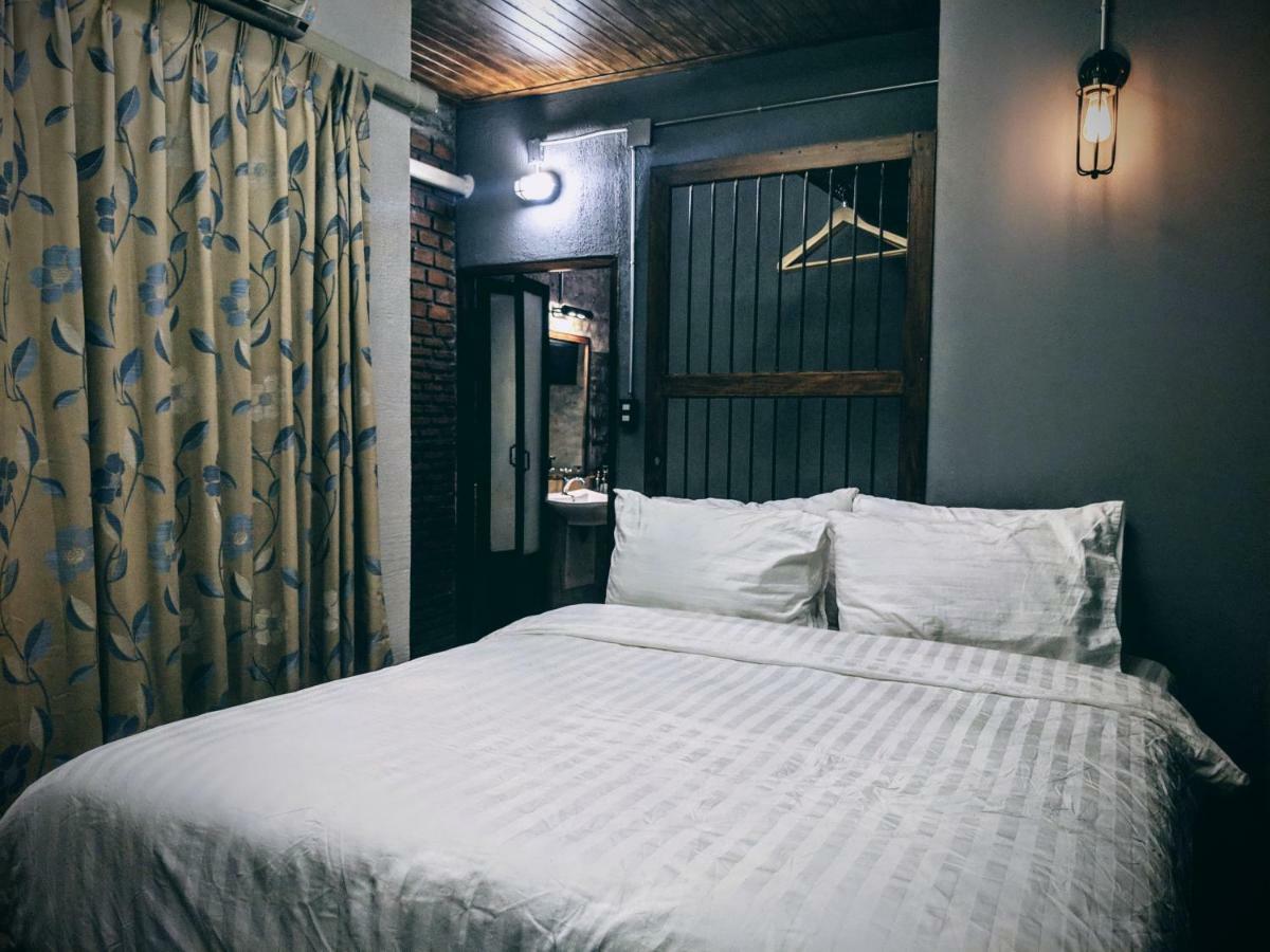 Zeds Hostel Bangkok Esterno foto