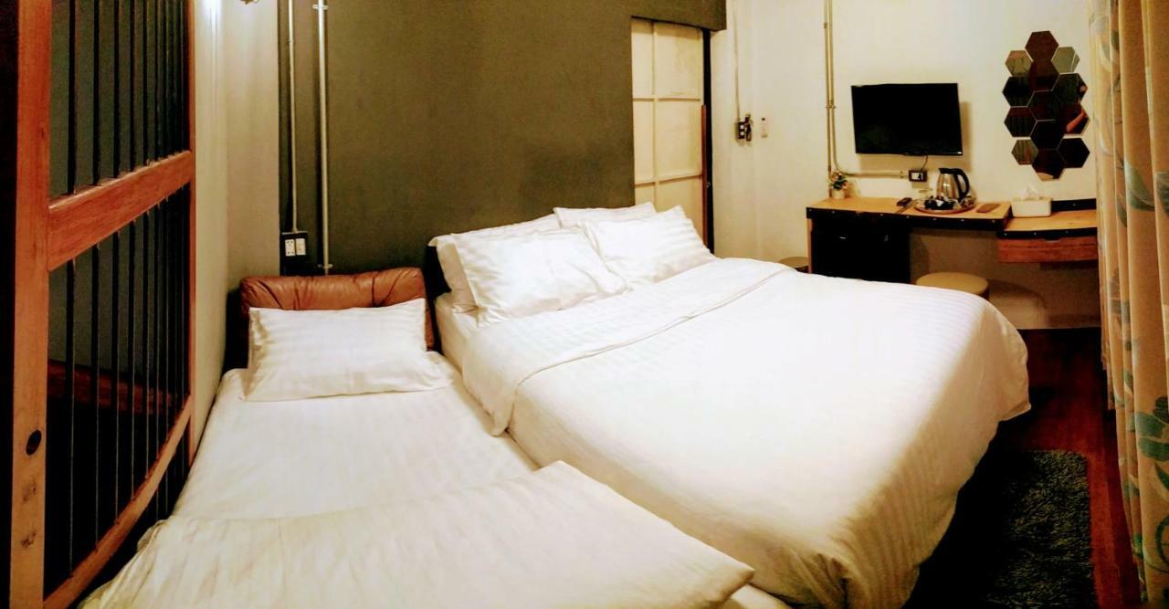 Zeds Hostel Bangkok Esterno foto